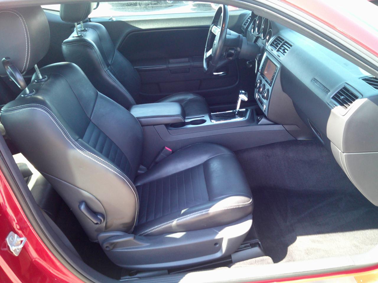 Dodge Challenger SE 2010