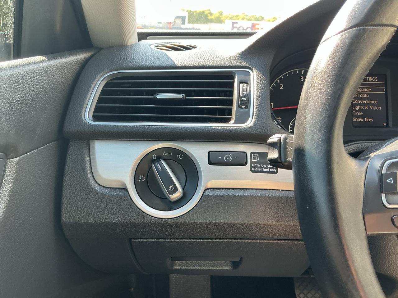 Volkswagen Passat 2.0L TDI SEL Premium 2013