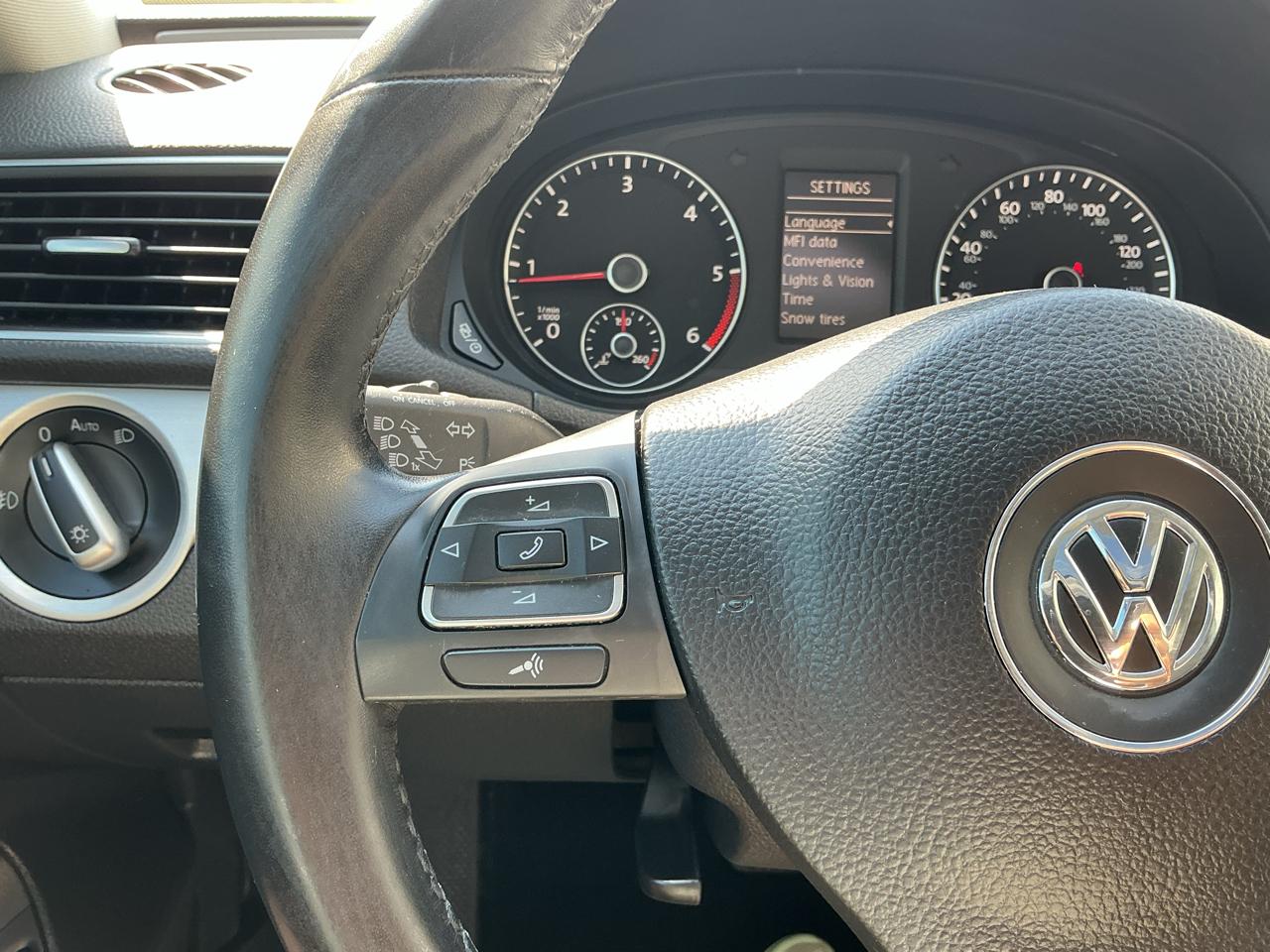 Volkswagen Passat 2.0L TDI SEL Premium 2013