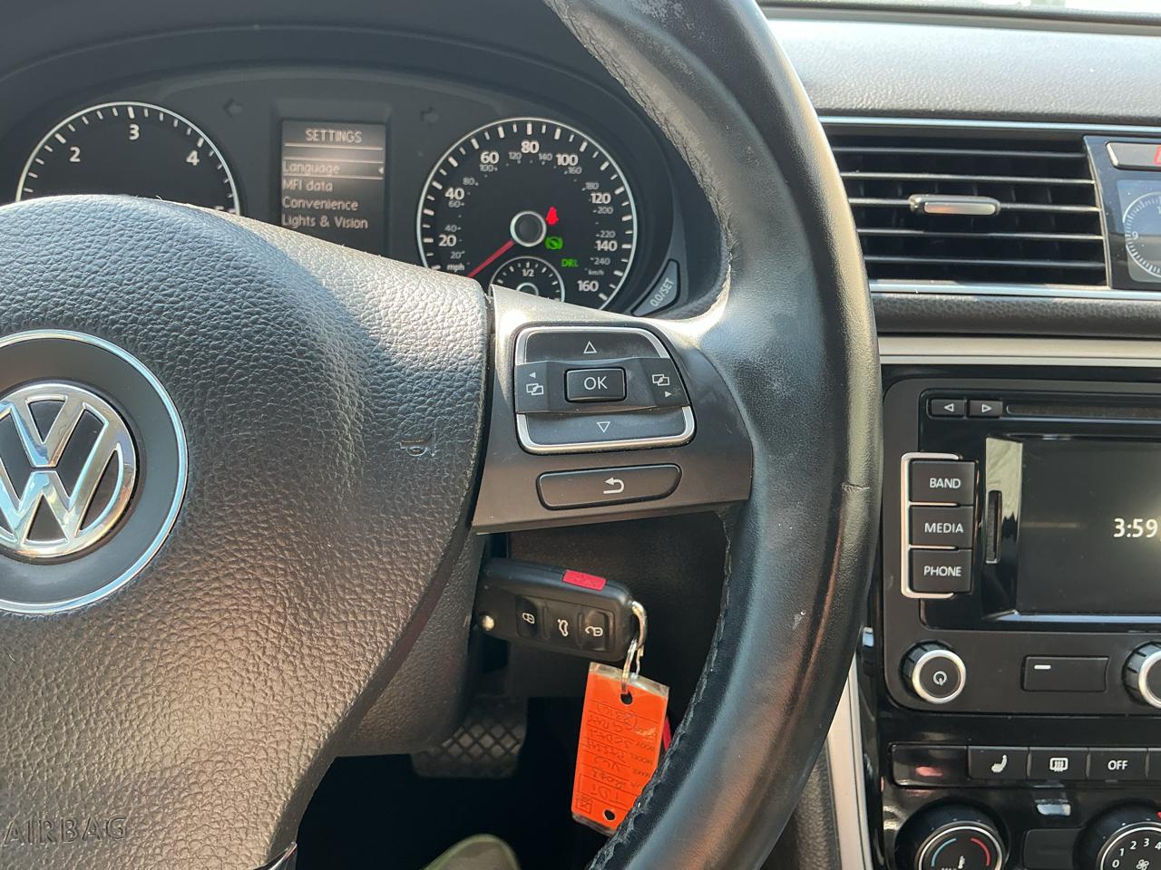 Volkswagen Passat 2.0L TDI SEL Premium 2013