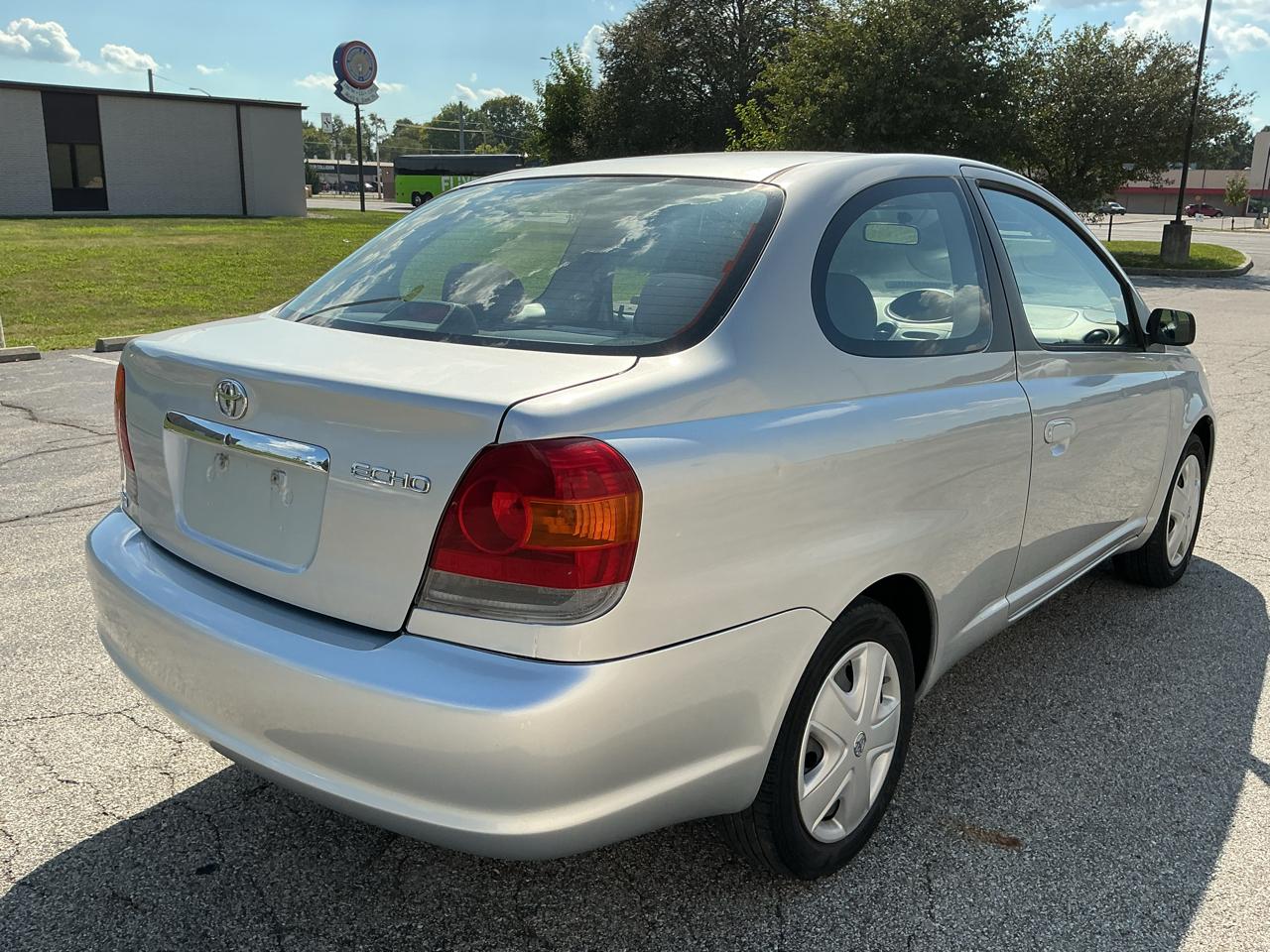 Toyota ECHO 2-Door Sedan 2003