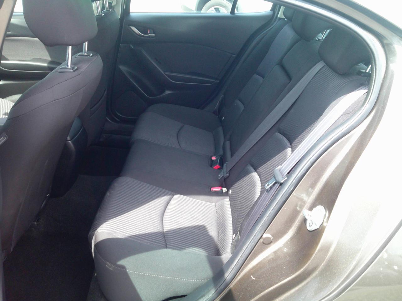 Mazda MAZDA3 i Touring AT 4-Door 2015
