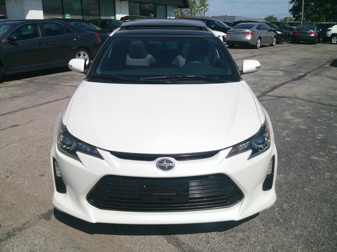 Scion tC Sports Coupe 6-Spd MT 2015