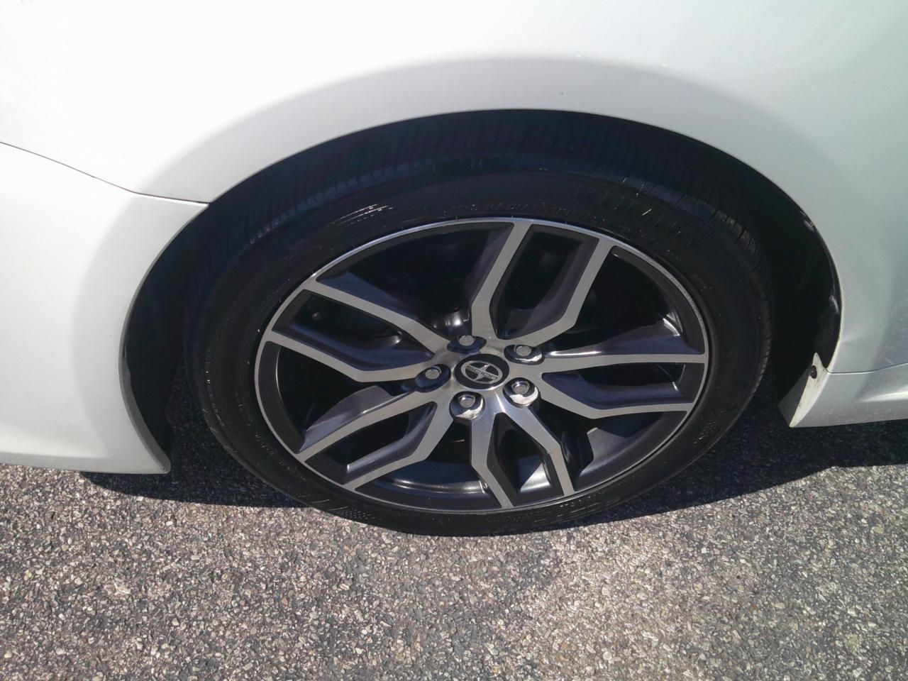 Scion tC Sports Coupe 6-Spd MT 2015
