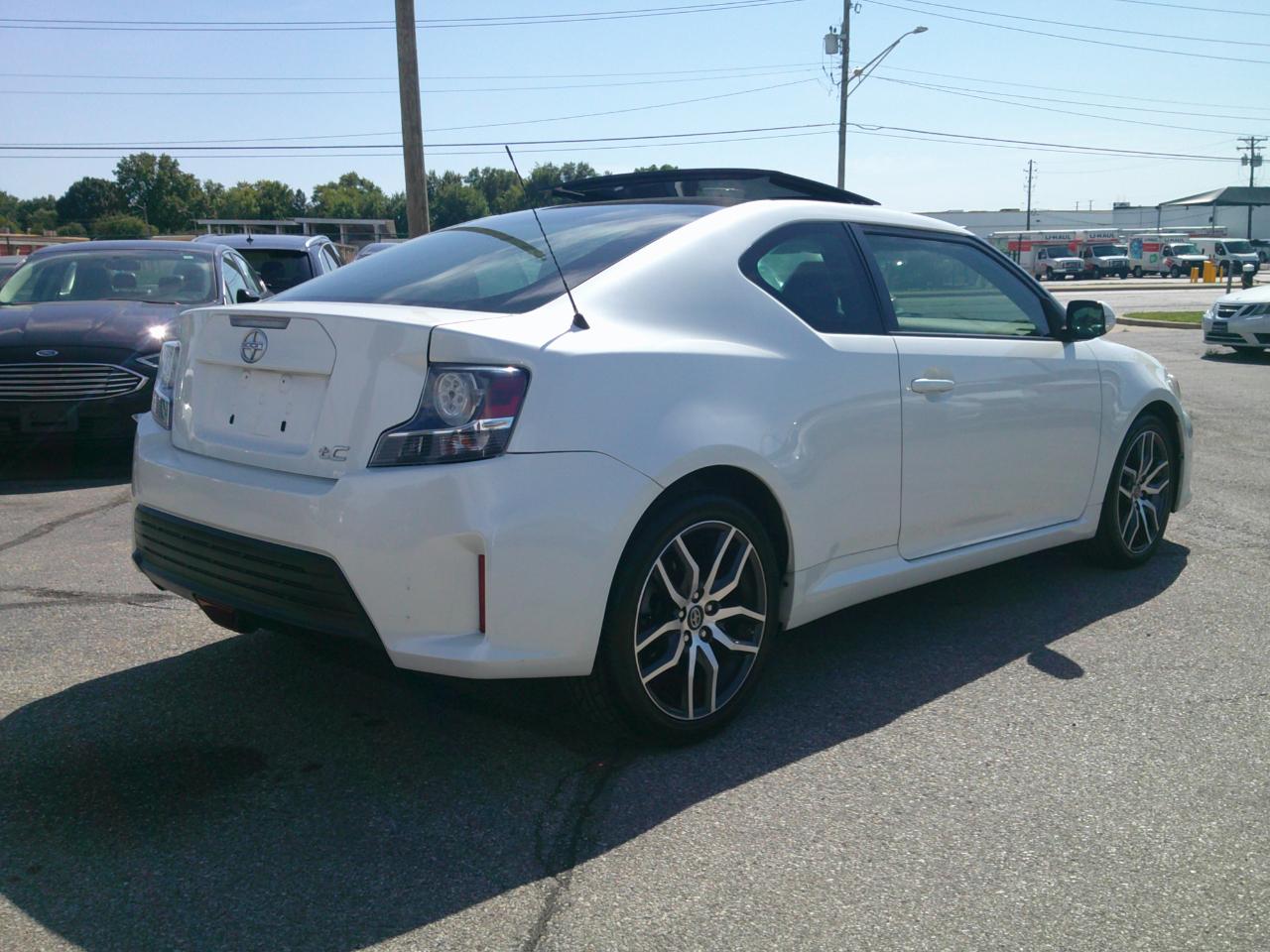 Scion tC Sports Coupe 6-Spd MT 2015