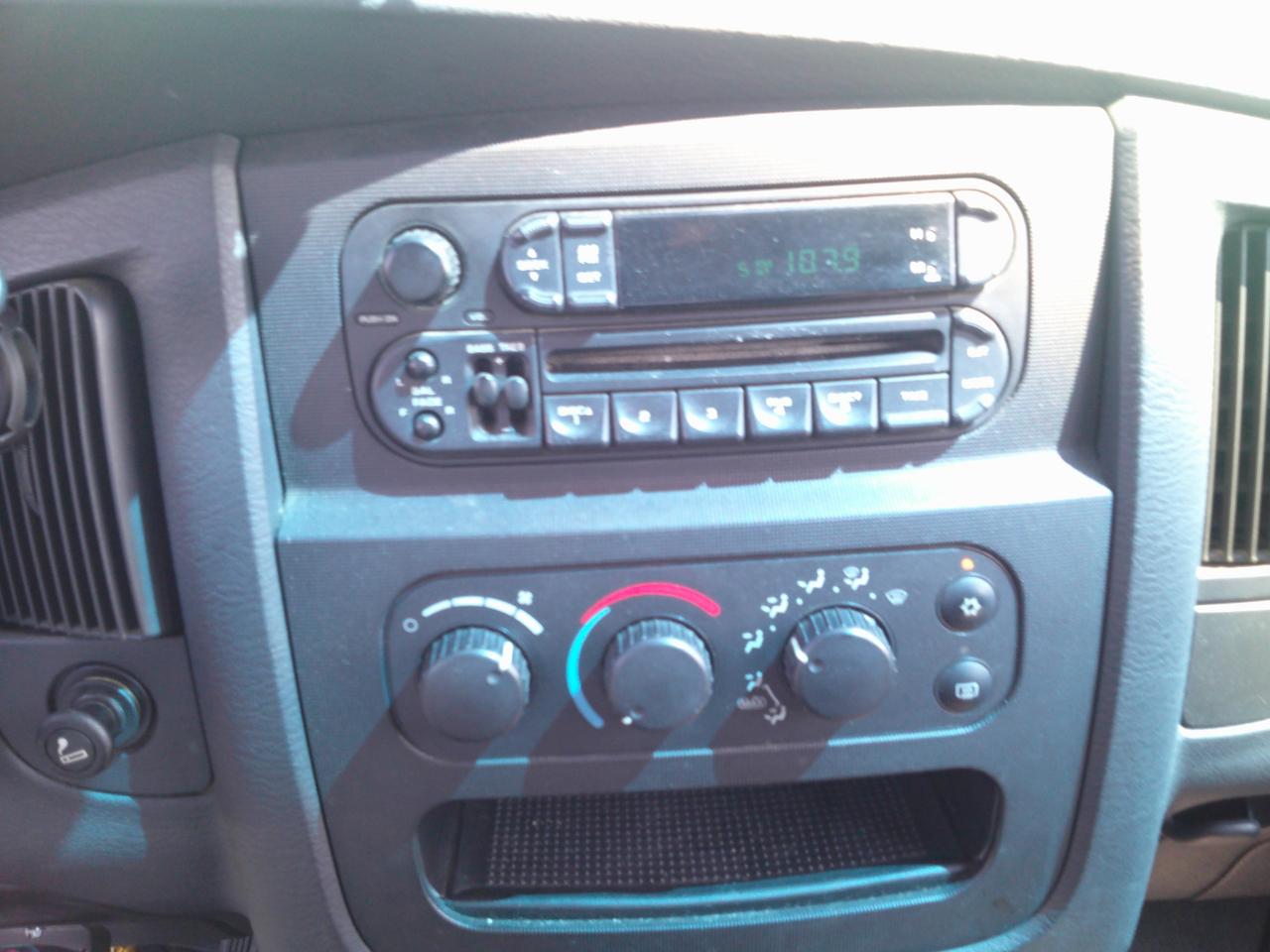 Dodge Ram 1500 ST Quad Cab Short Bed 4WD 2002