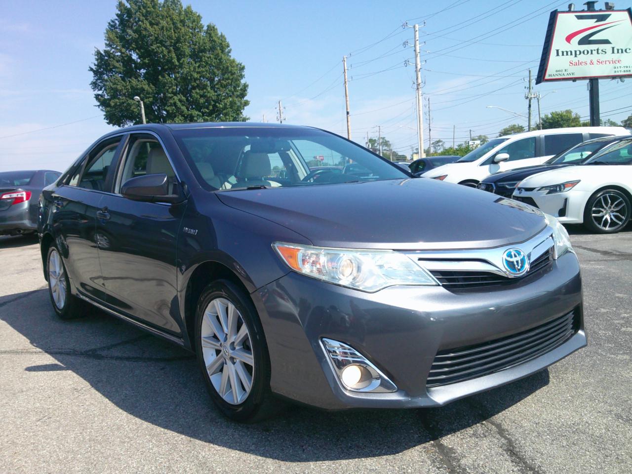 Toyota Camry Hybrid XLE 2013