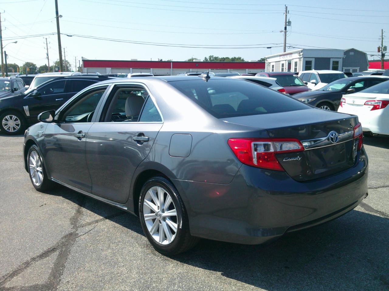 Toyota Camry Hybrid XLE 2013