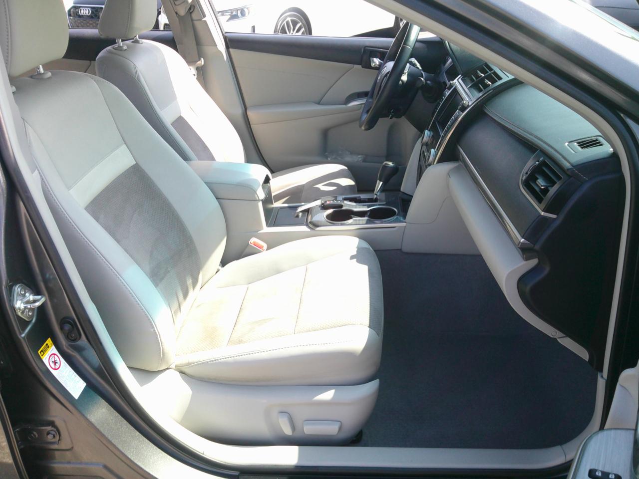 Toyota Camry Hybrid XLE 2013