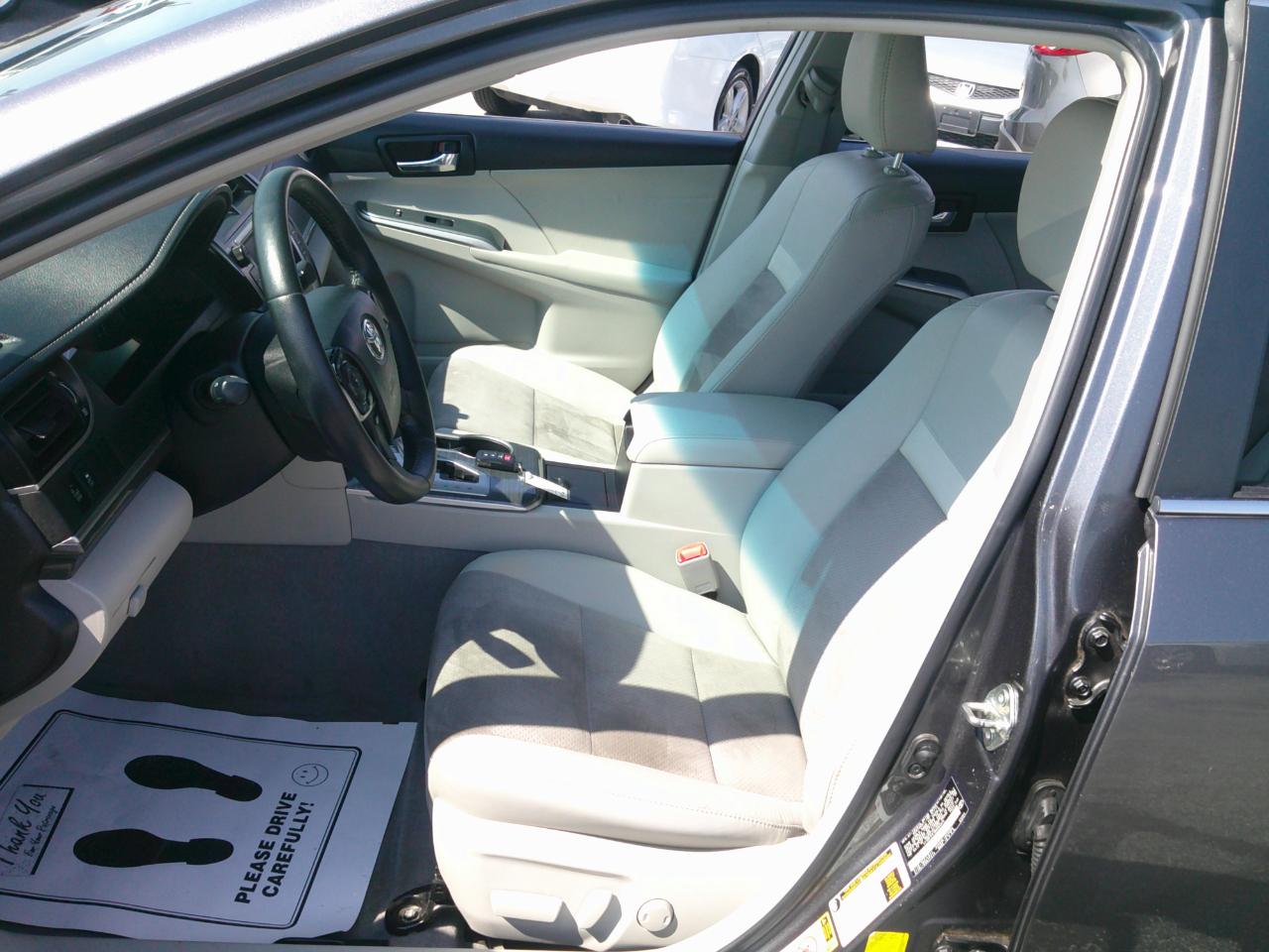 Toyota Camry Hybrid XLE 2013