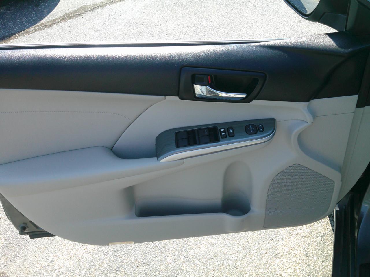 Toyota Camry Hybrid XLE 2013