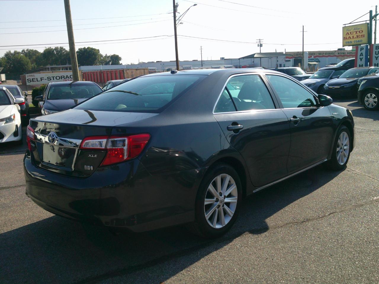 Toyota Camry Hybrid XLE 2013