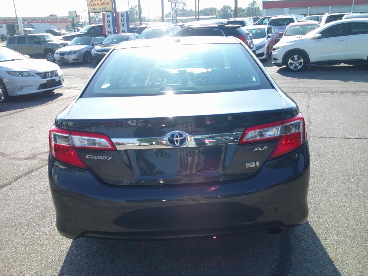 Toyota Camry Hybrid XLE 2013