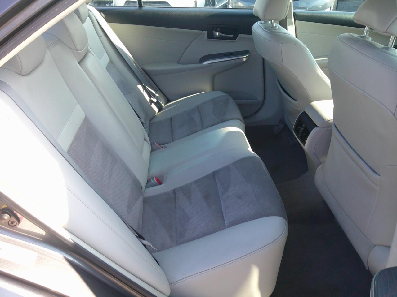 Toyota Camry Hybrid XLE 2013