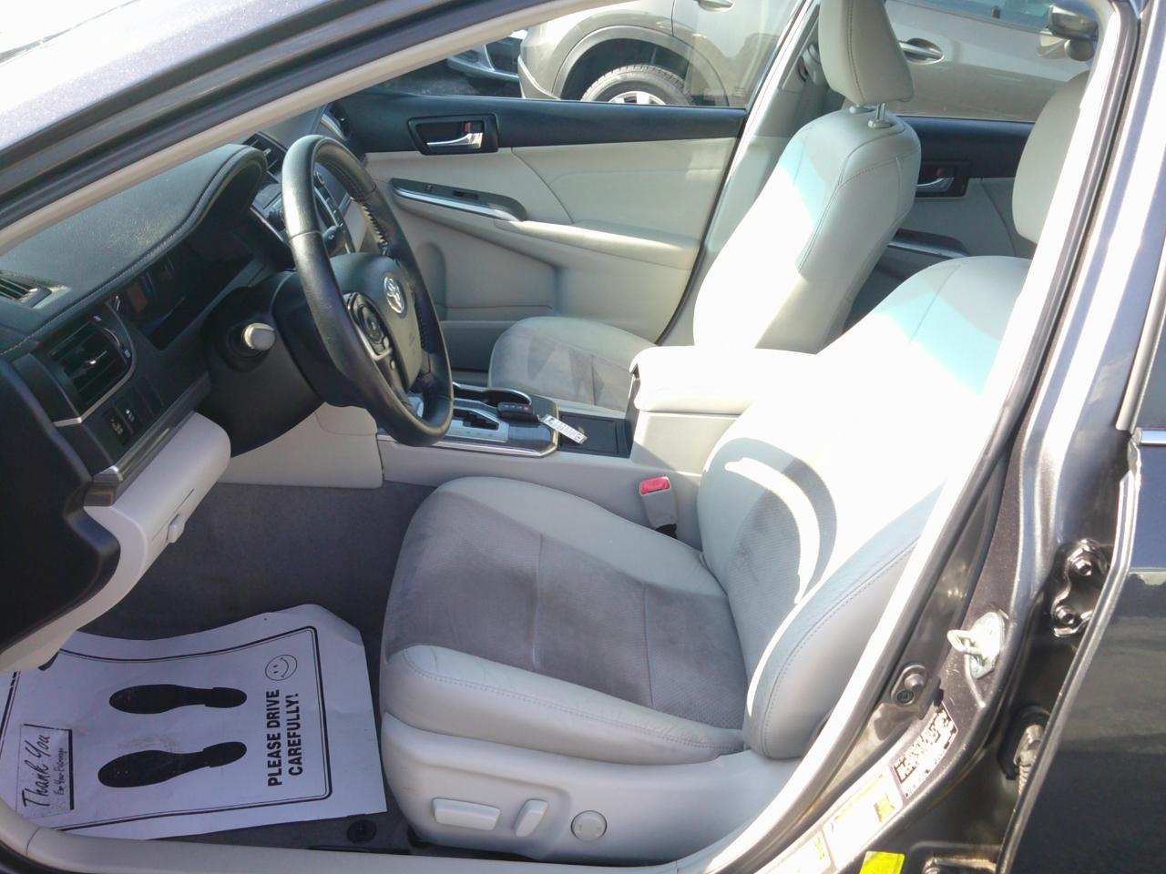 Toyota Camry Hybrid XLE 2013