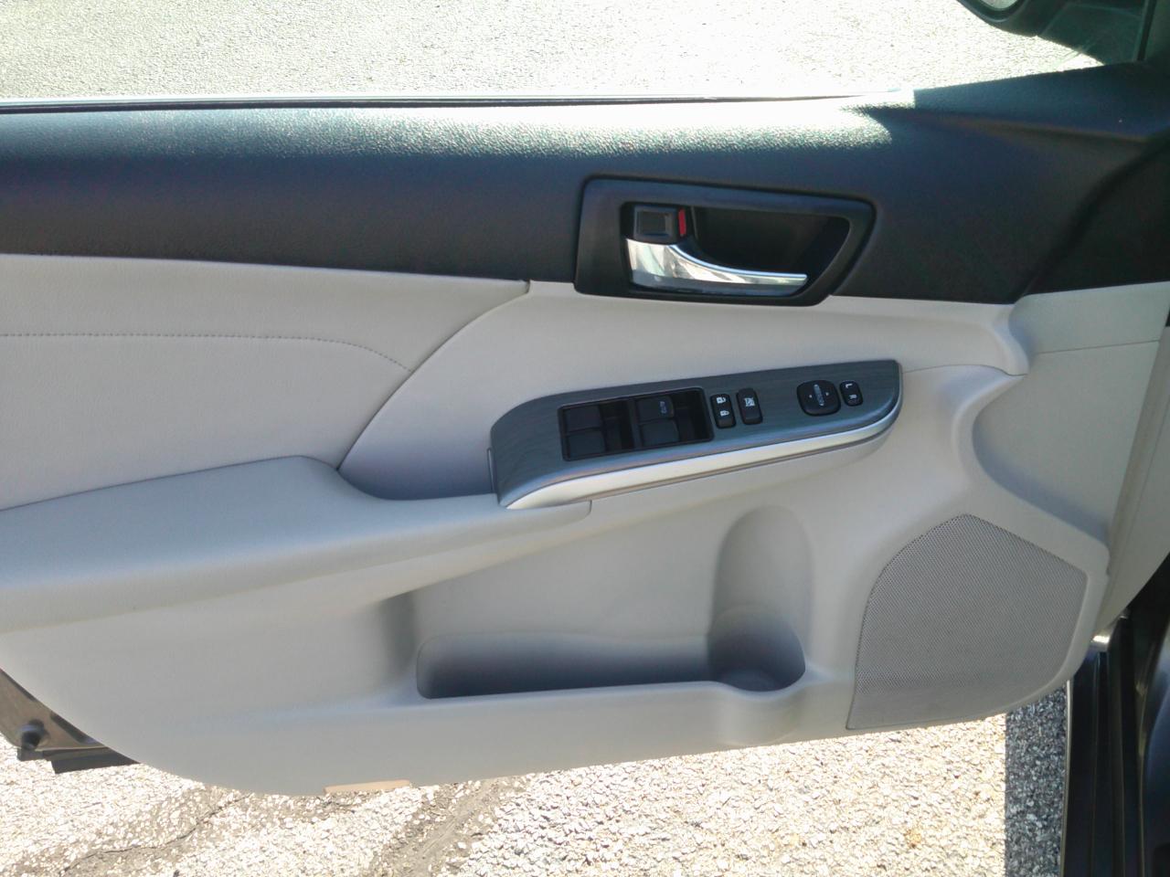 Toyota Camry Hybrid XLE 2013