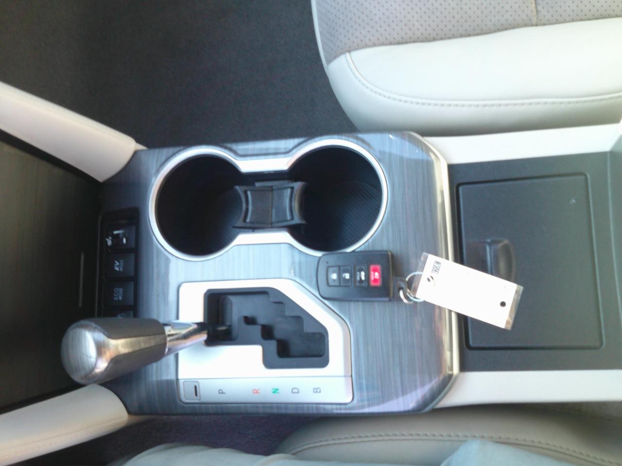 Toyota Camry Hybrid XLE 2013