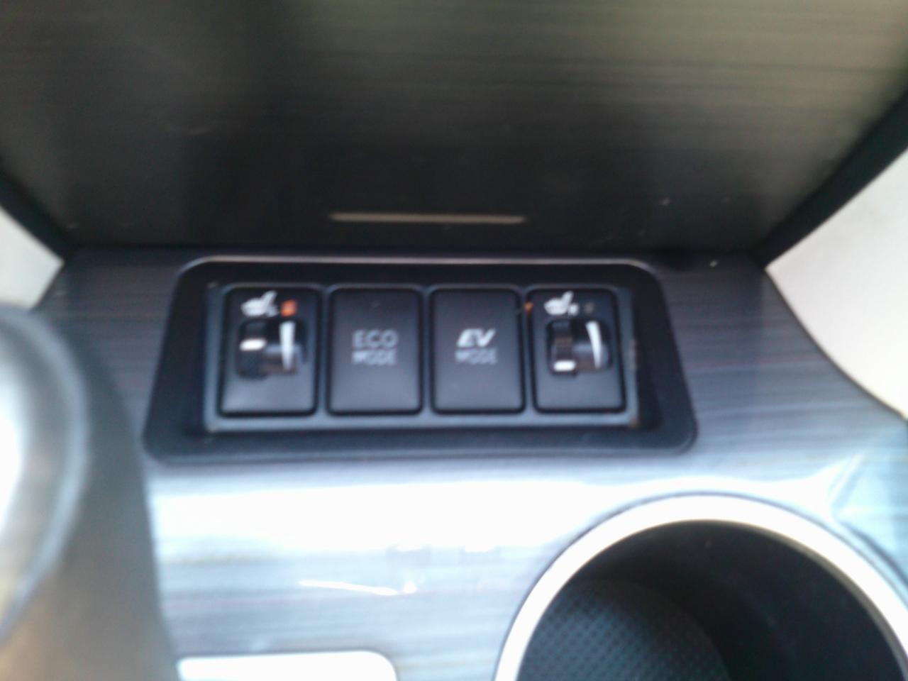 Toyota Camry Hybrid XLE 2013