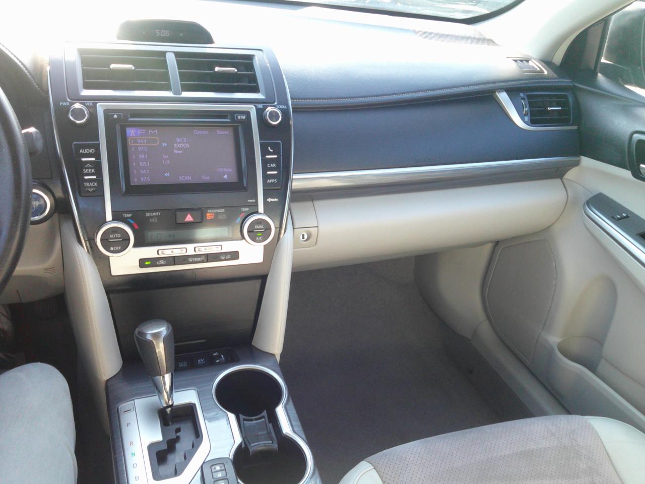 Toyota Camry Hybrid XLE 2013