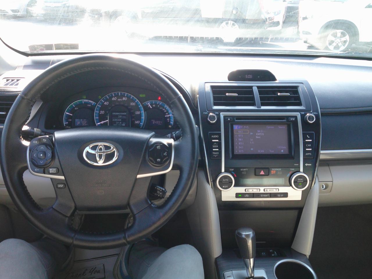 Toyota Camry Hybrid XLE 2013
