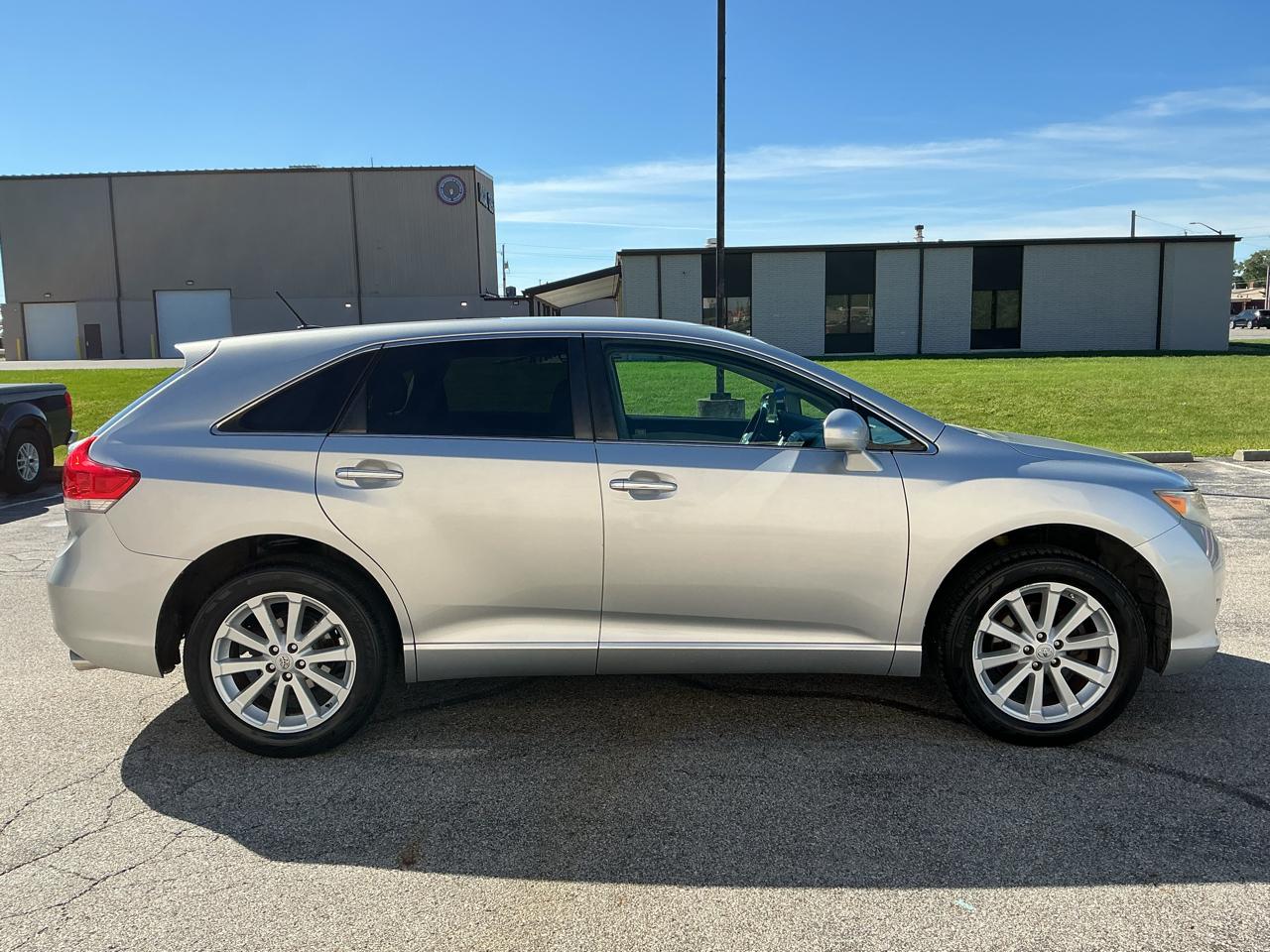 Toyota Venza LE I4 FWD 2012