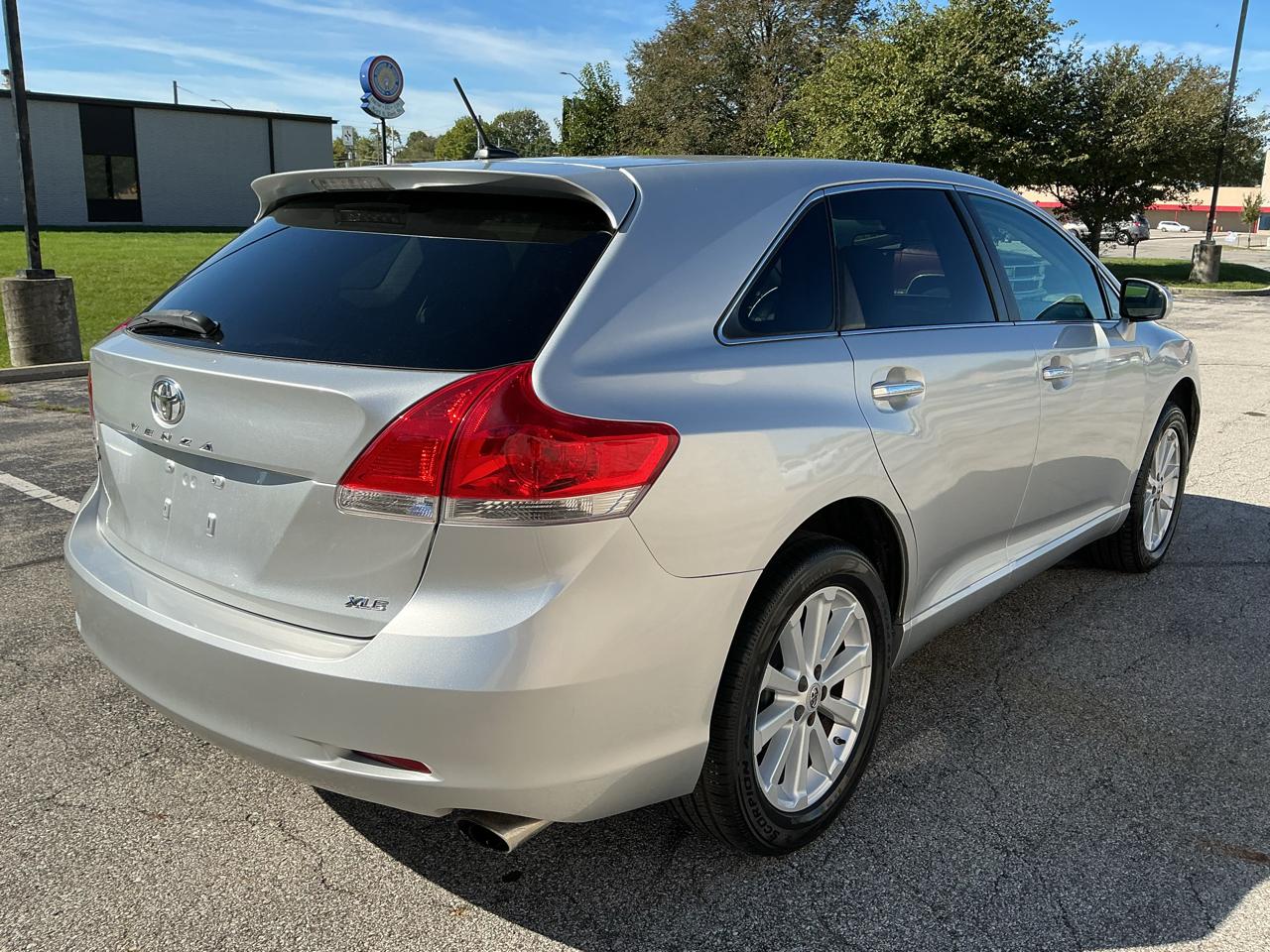 Toyota Venza LE I4 FWD 2012