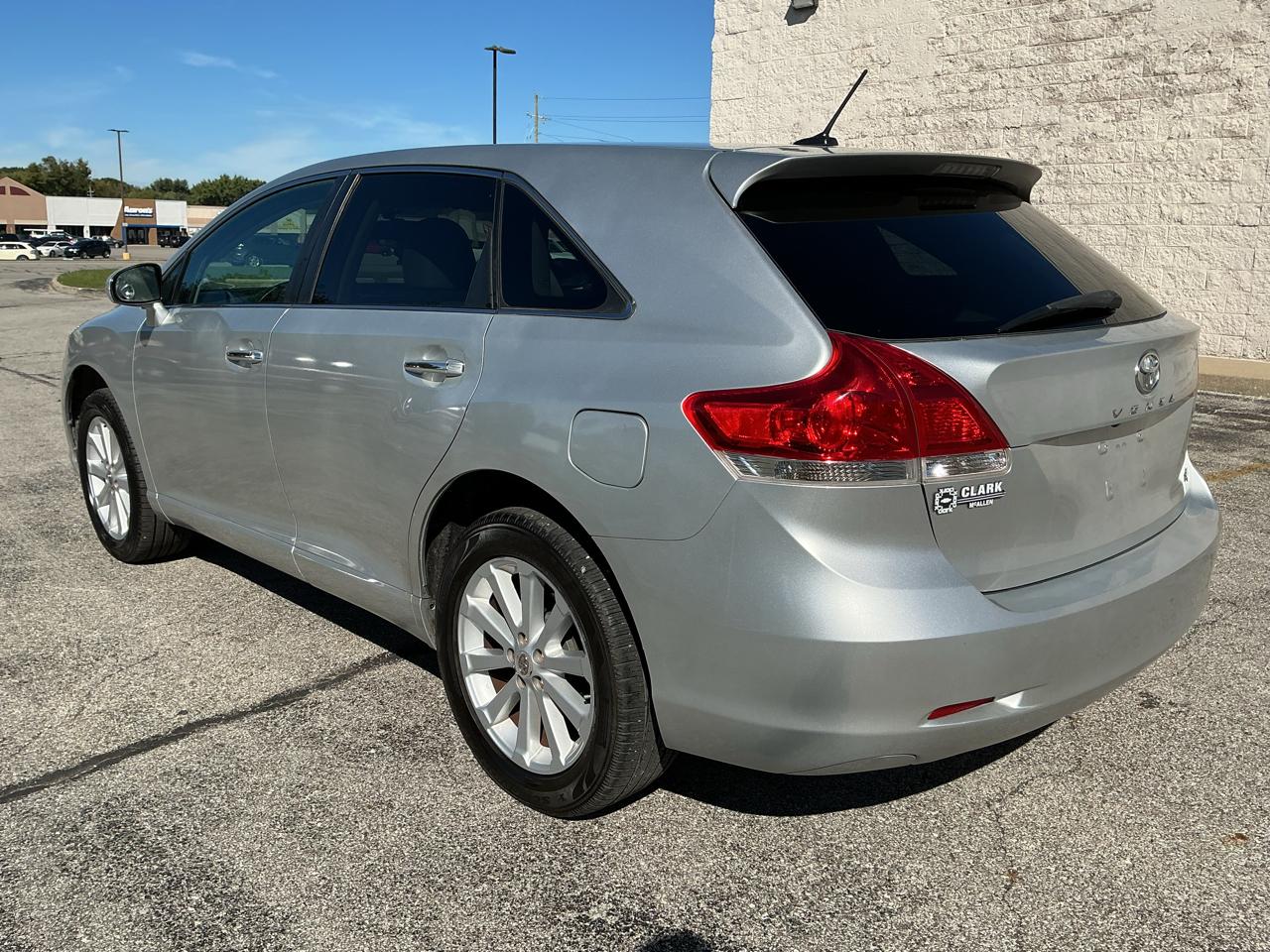 Toyota Venza LE I4 FWD 2012