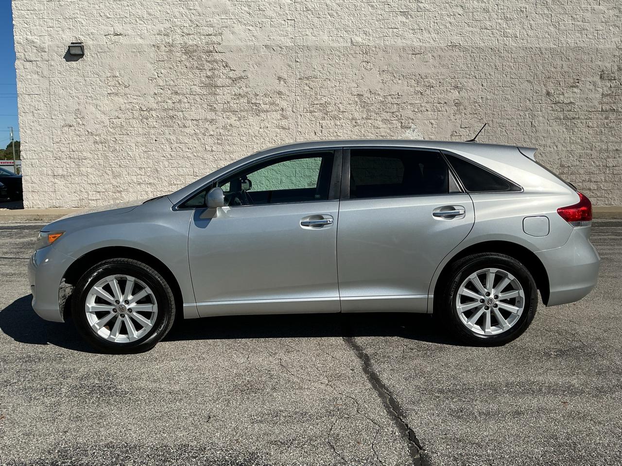 Toyota Venza LE I4 FWD 2012