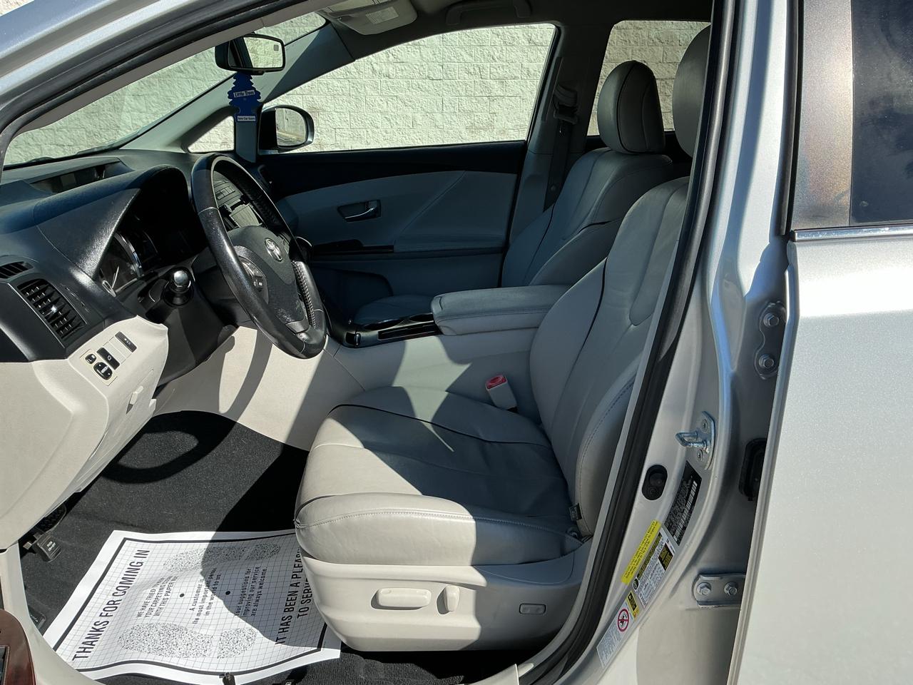 Toyota Venza LE I4 FWD 2012