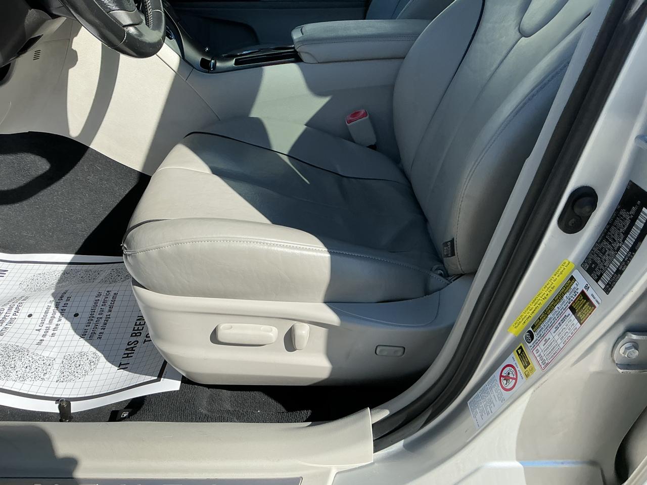 Toyota Venza LE I4 FWD 2012