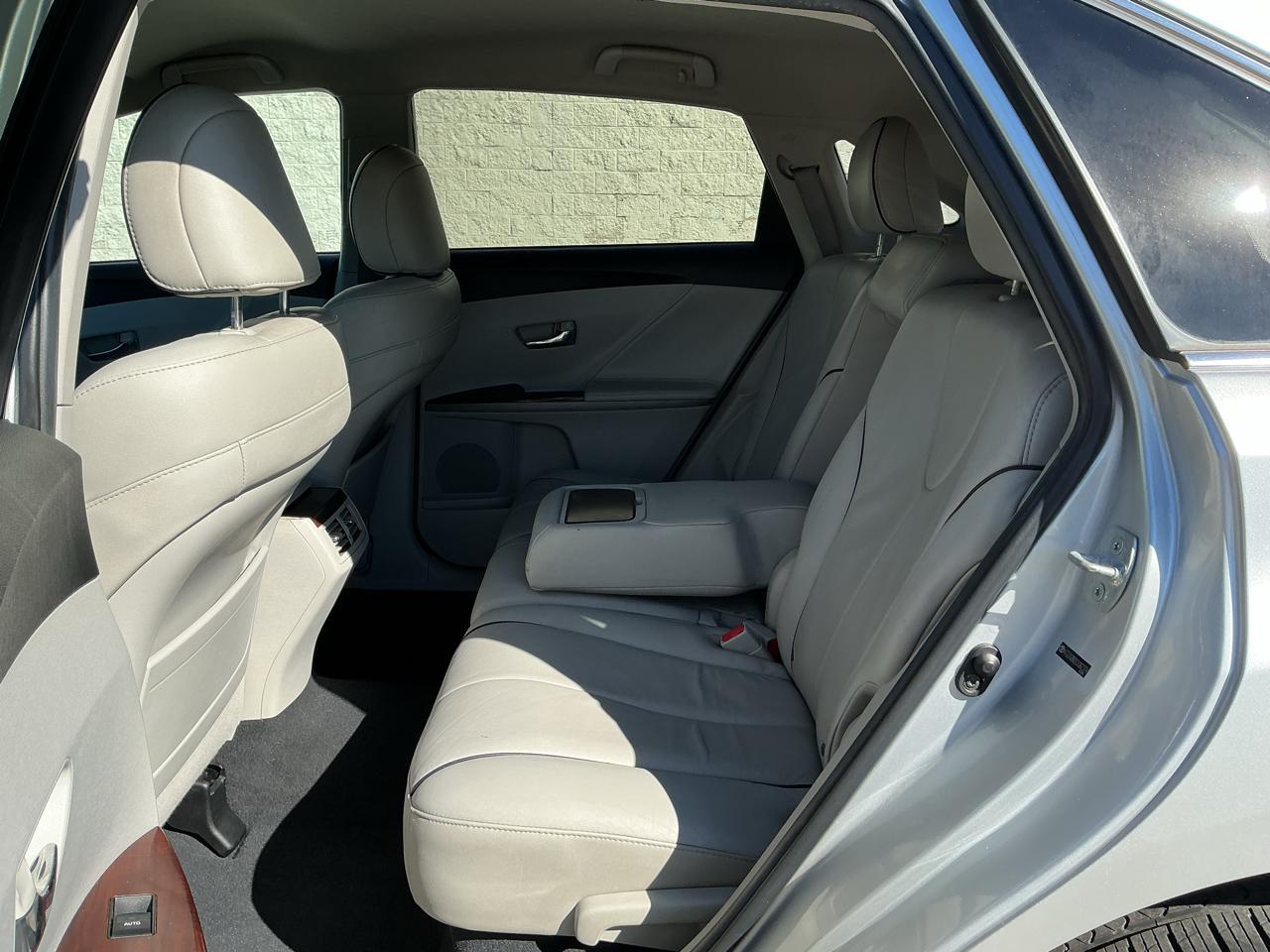 Toyota Venza LE I4 FWD 2012