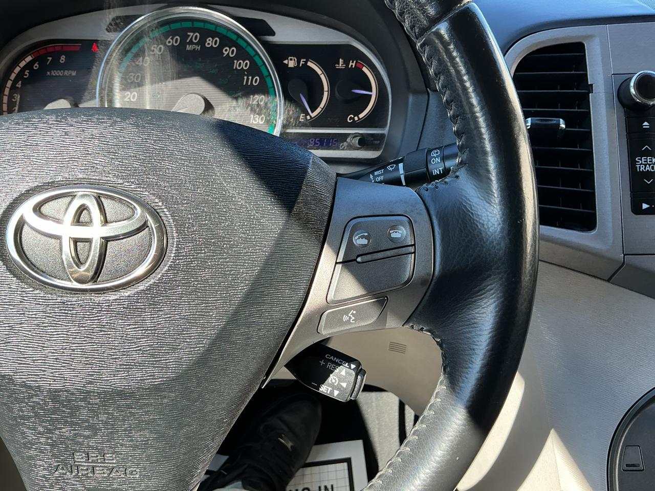 Toyota Venza LE I4 FWD 2012