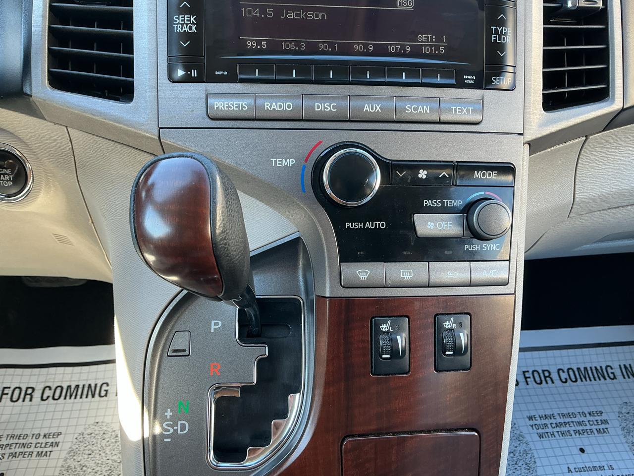 Toyota Venza LE I4 FWD 2012