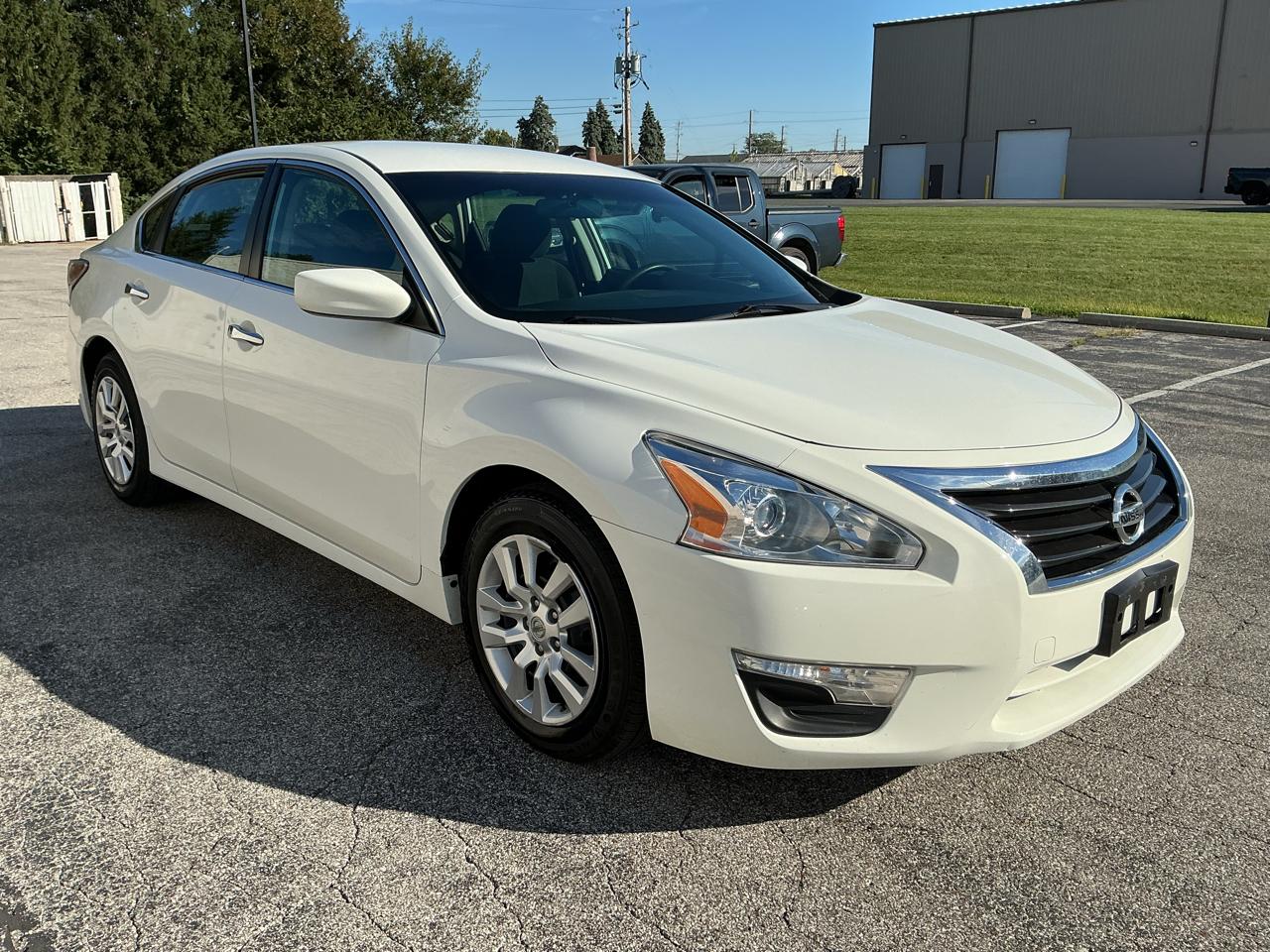 Nissan Altima photo 3