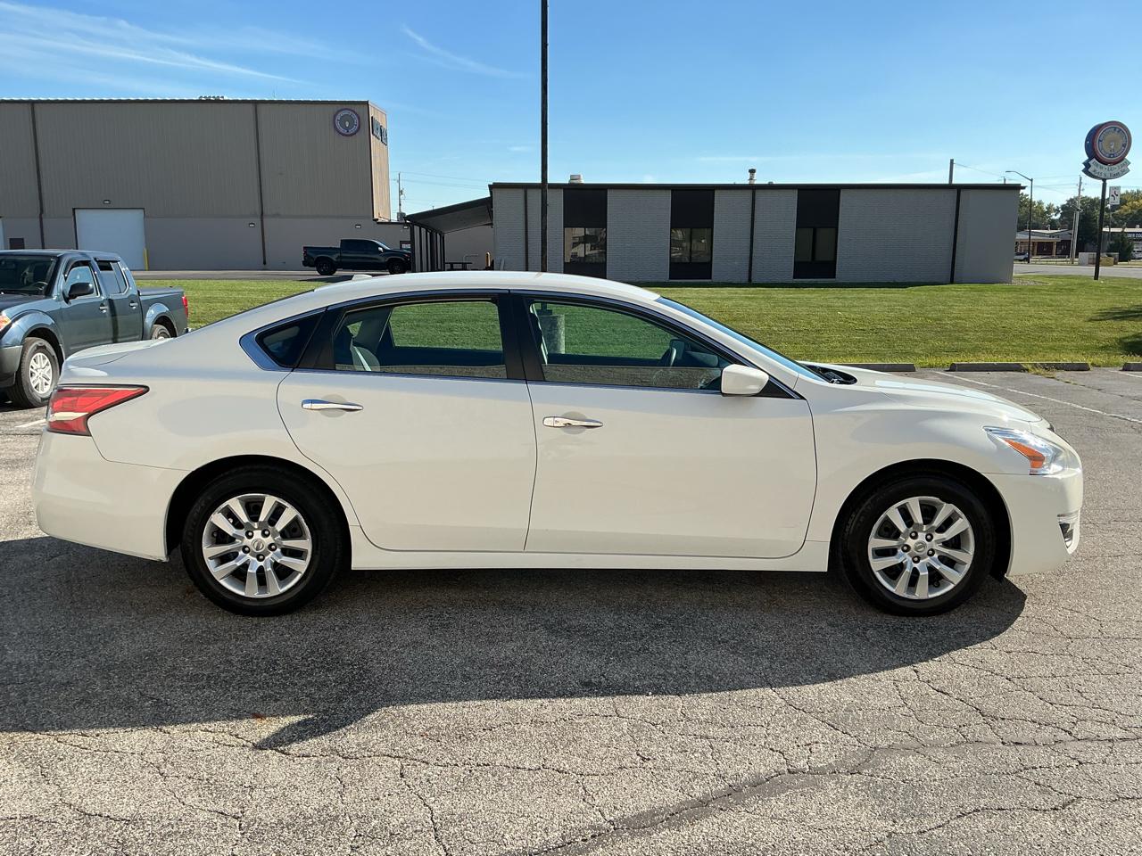 Nissan Altima photo 4
