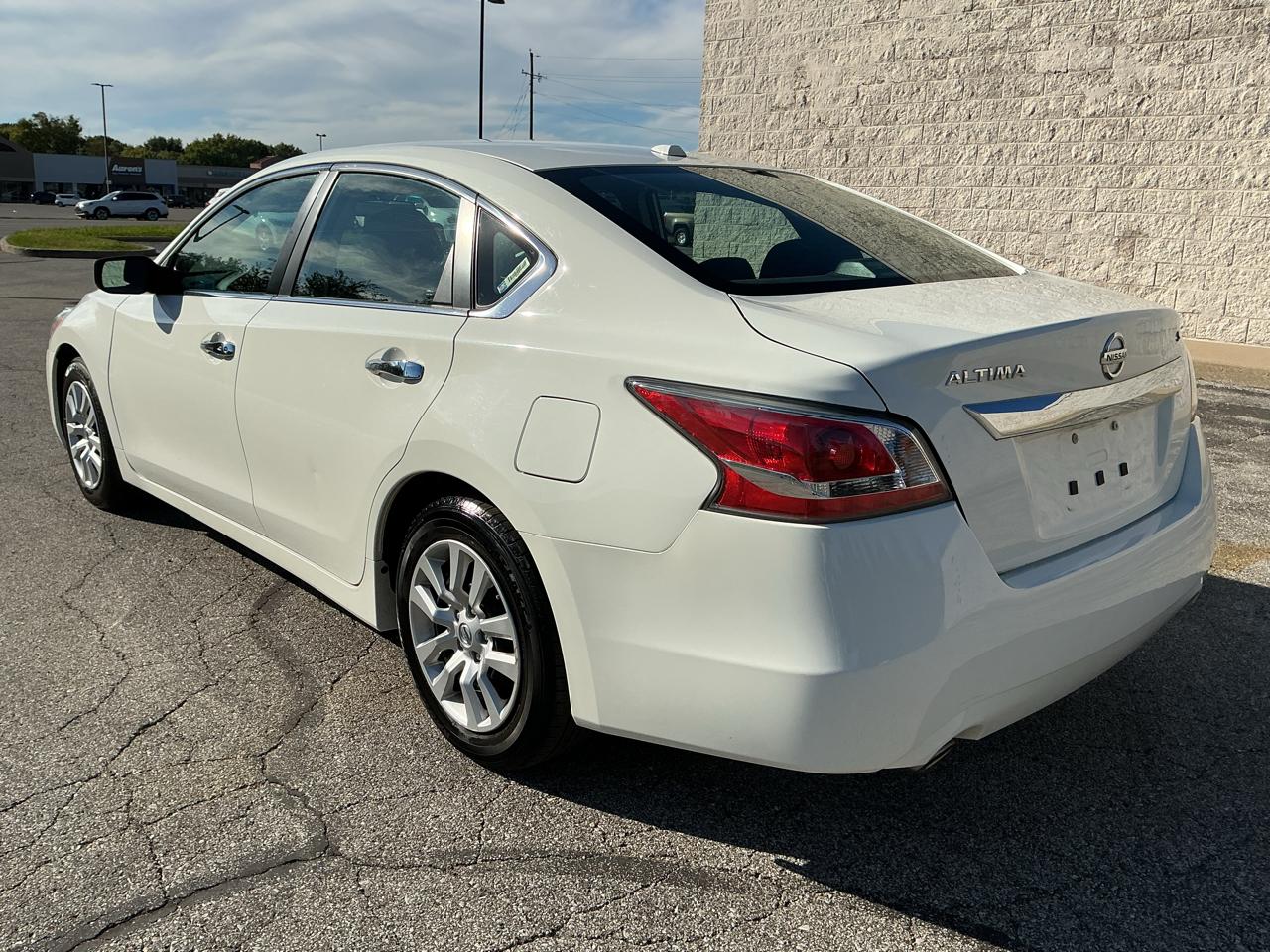 Nissan Altima photo 7