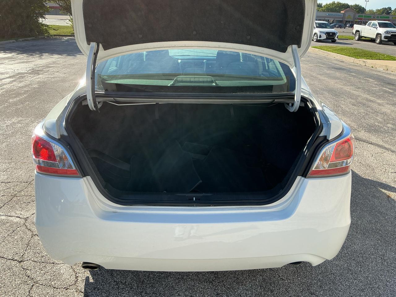 Nissan Altima photo 9