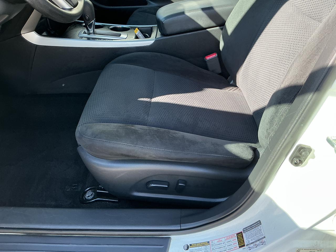 Nissan Altima photo 11
