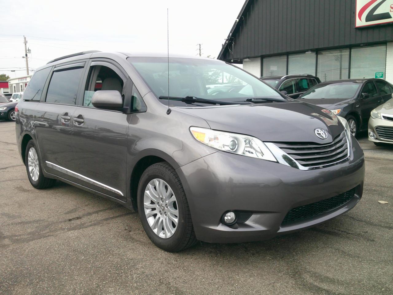 Toyota Sienna Limited 7-Pass V6 2011