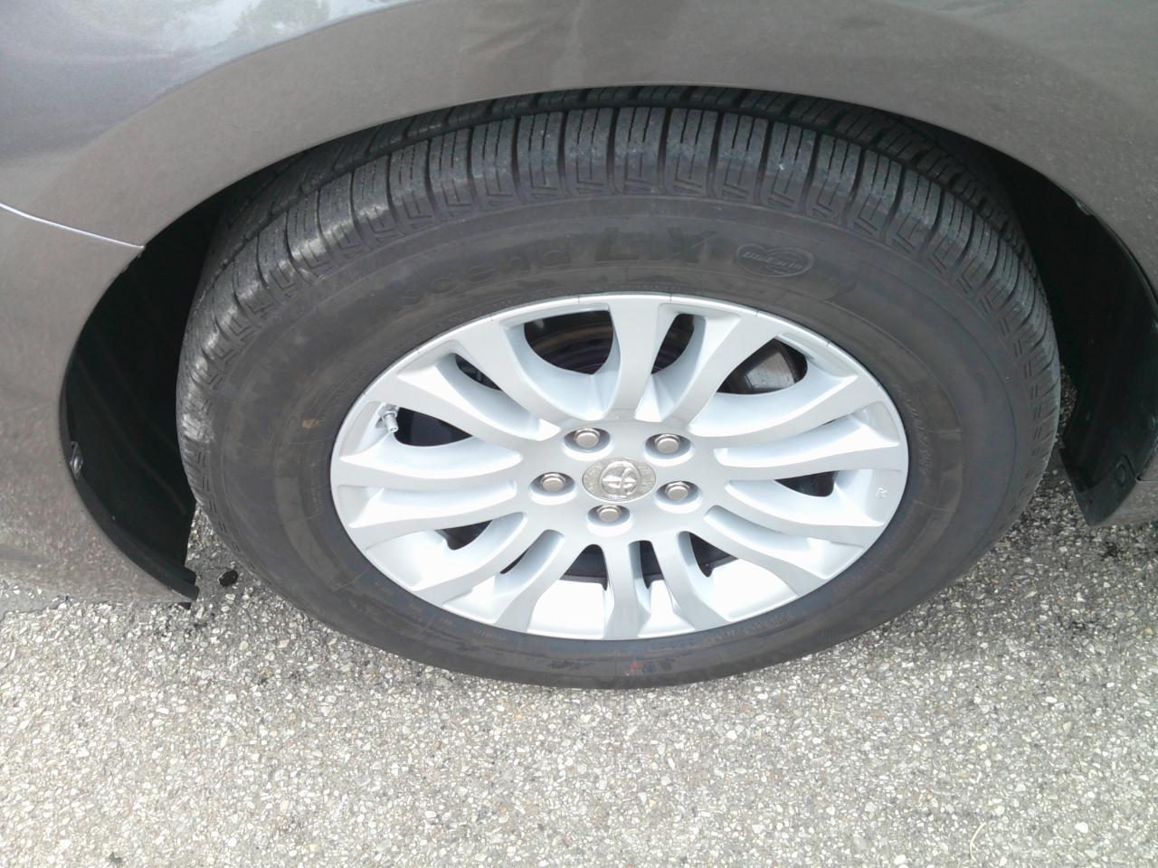 Toyota Sienna Limited 7-Pass V6 2011