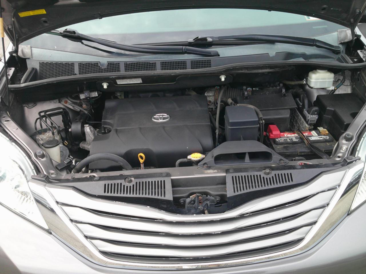 Toyota Sienna Limited 7-Pass V6 2011