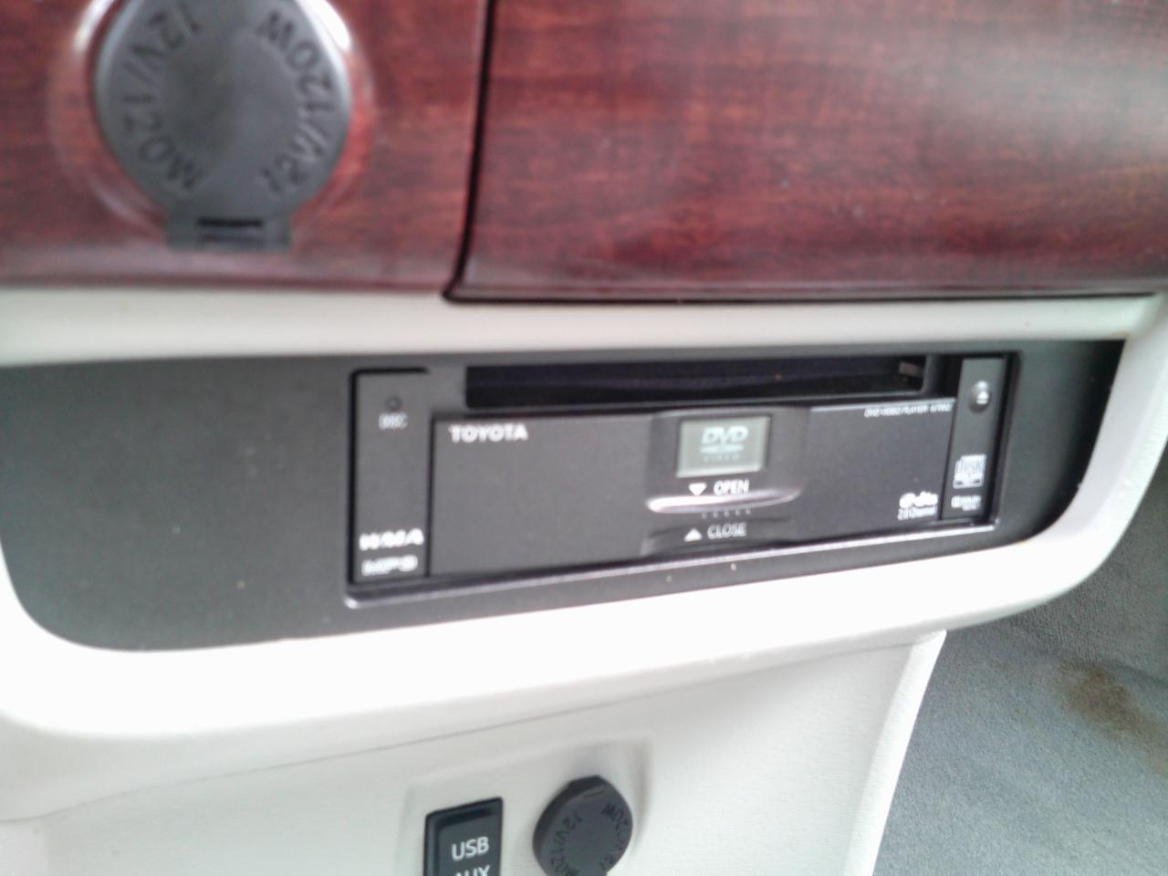 Toyota Sienna Limited 7-Pass V6 2011