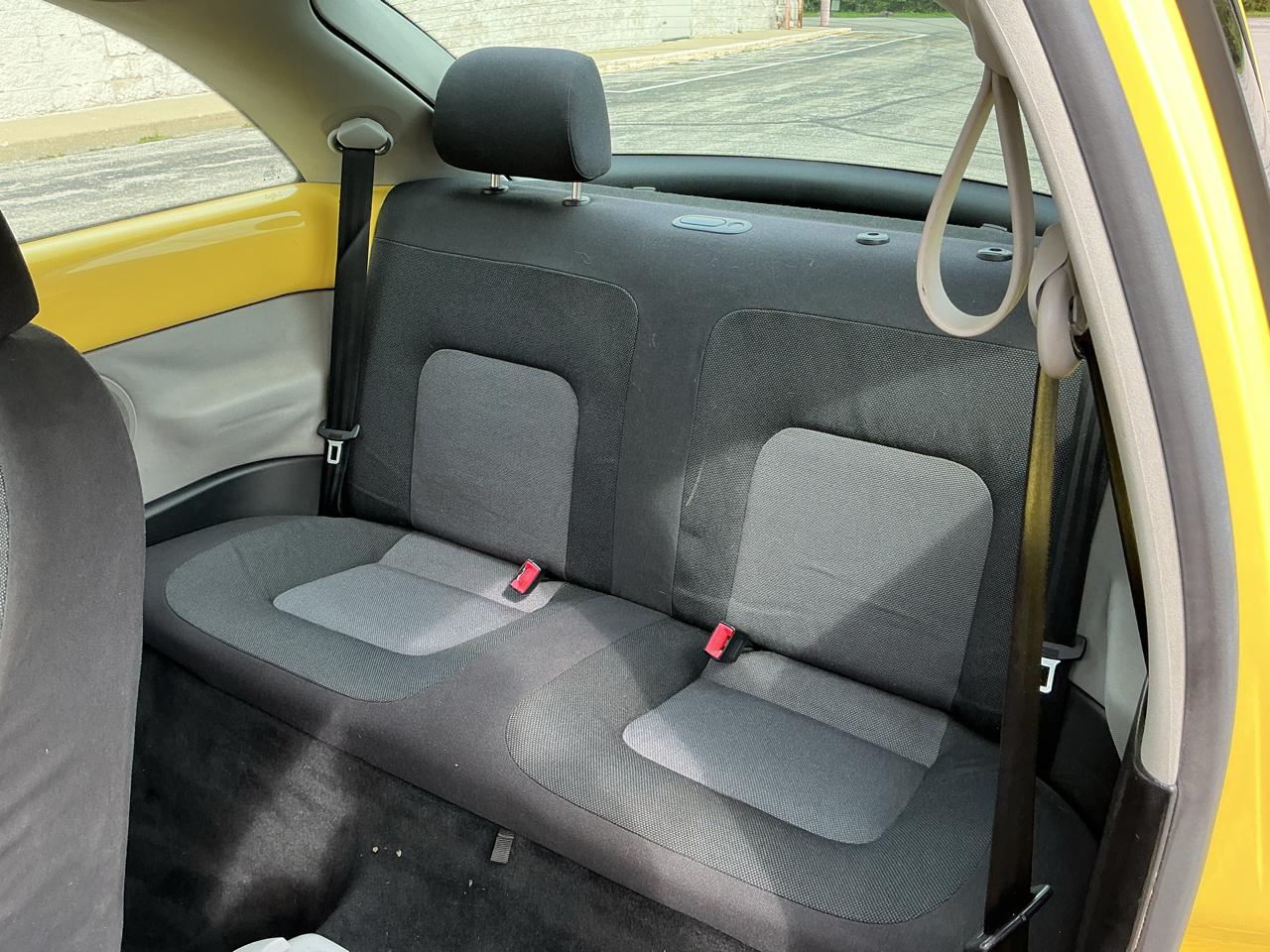 Volkswagen New Beetle GL 2.0L 2004