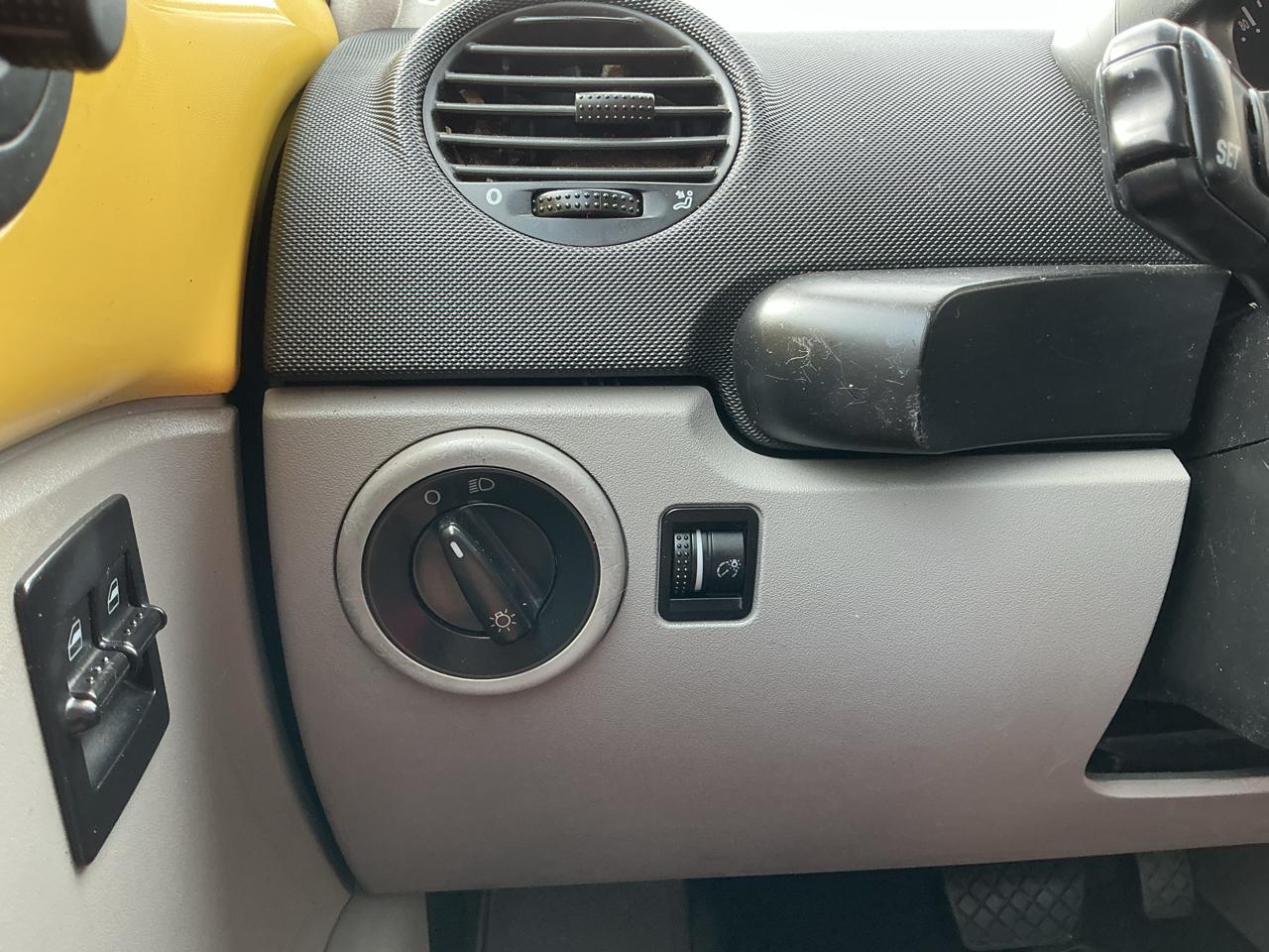 Volkswagen New Beetle GL 2.0L 2004