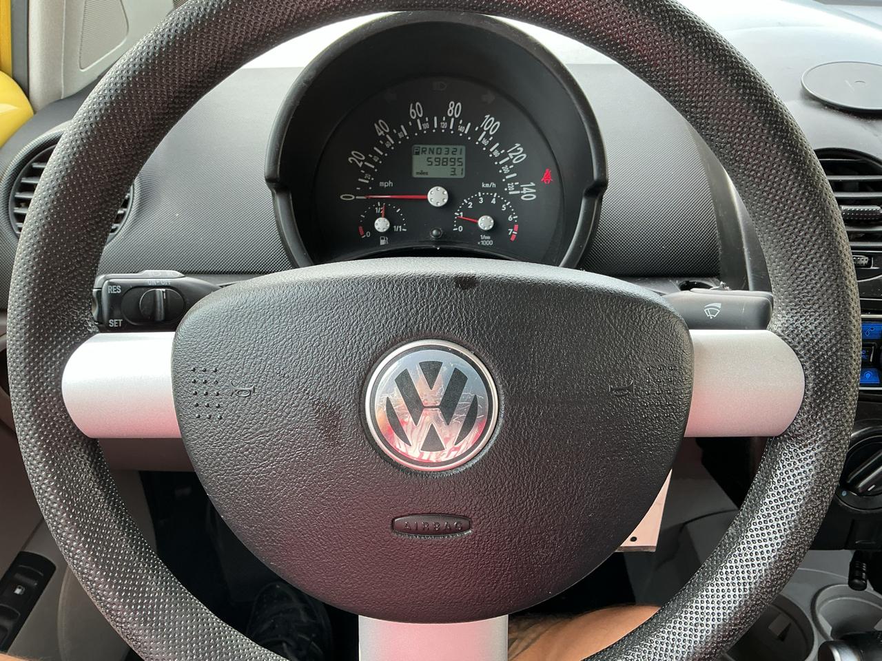 Volkswagen New Beetle GL 2.0L 2004