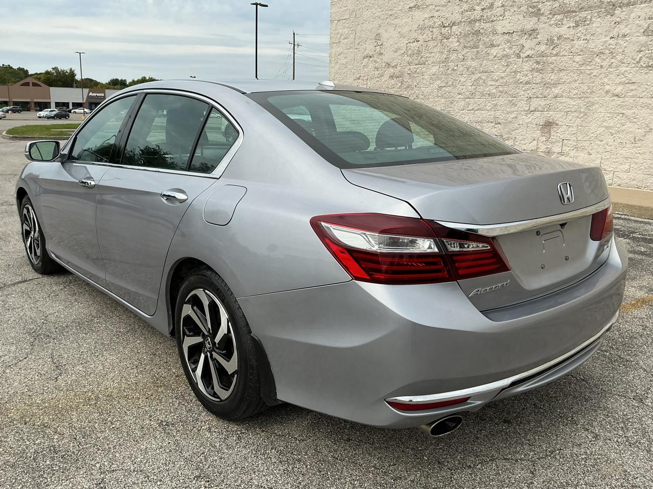 Honda Accord EX-L Sedan V6 CVT w/ Honda Sensing 6-Spd AT 2016