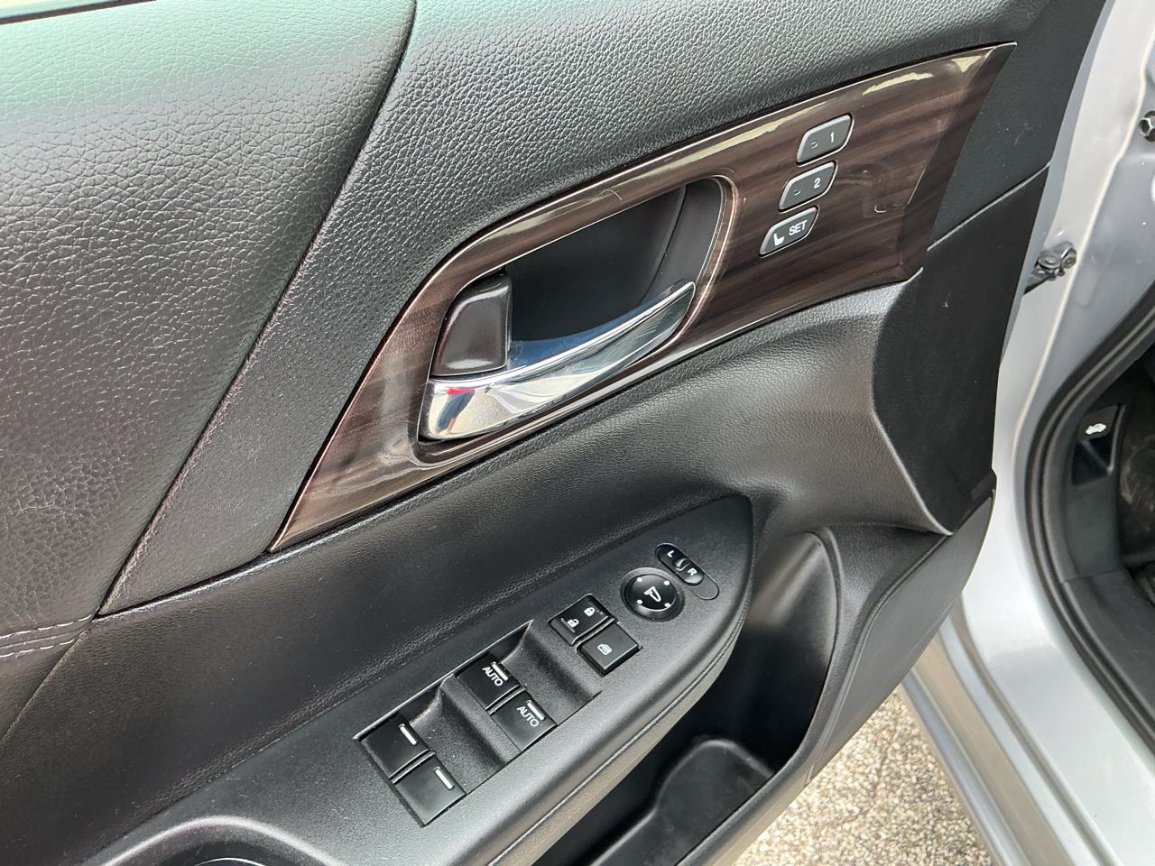 Honda Accord EX-L Sedan V6 CVT w/ Honda Sensing 6-Spd AT 2016