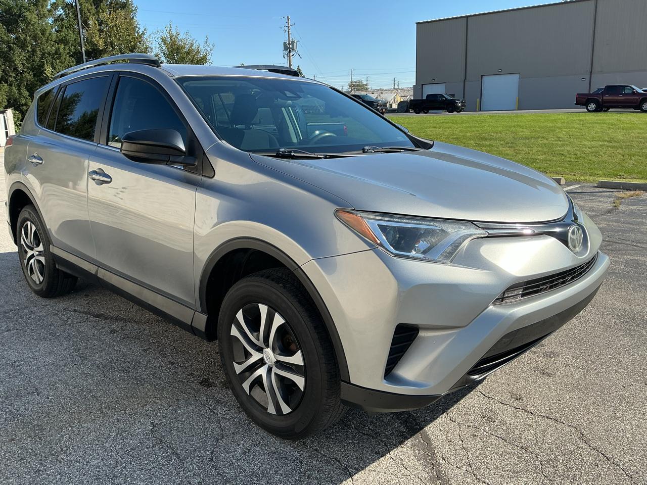 Toyota RAV4 LE FWD 2017