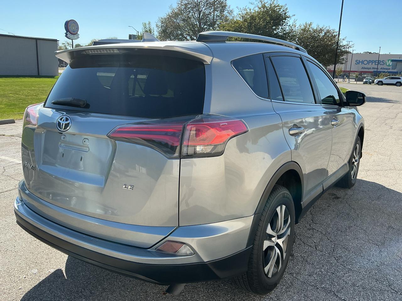 Toyota RAV4 LE FWD 2017