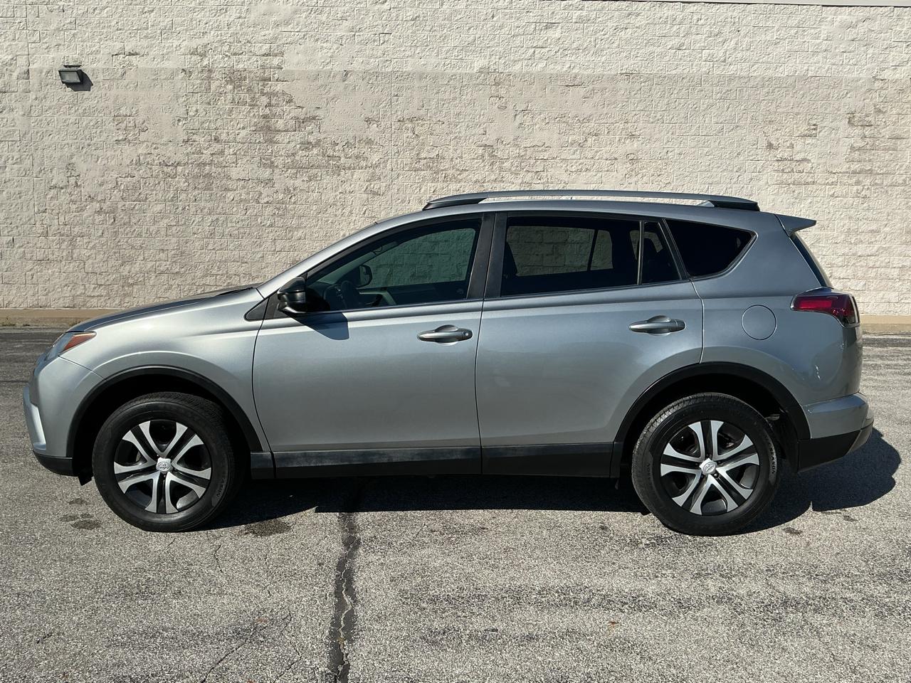 Toyota RAV4 LE FWD 2017